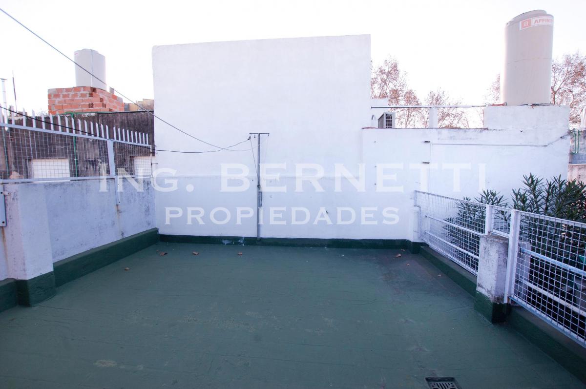Tipo Casa 3 Ambientes con Patio y Terraza - Muy bueno -