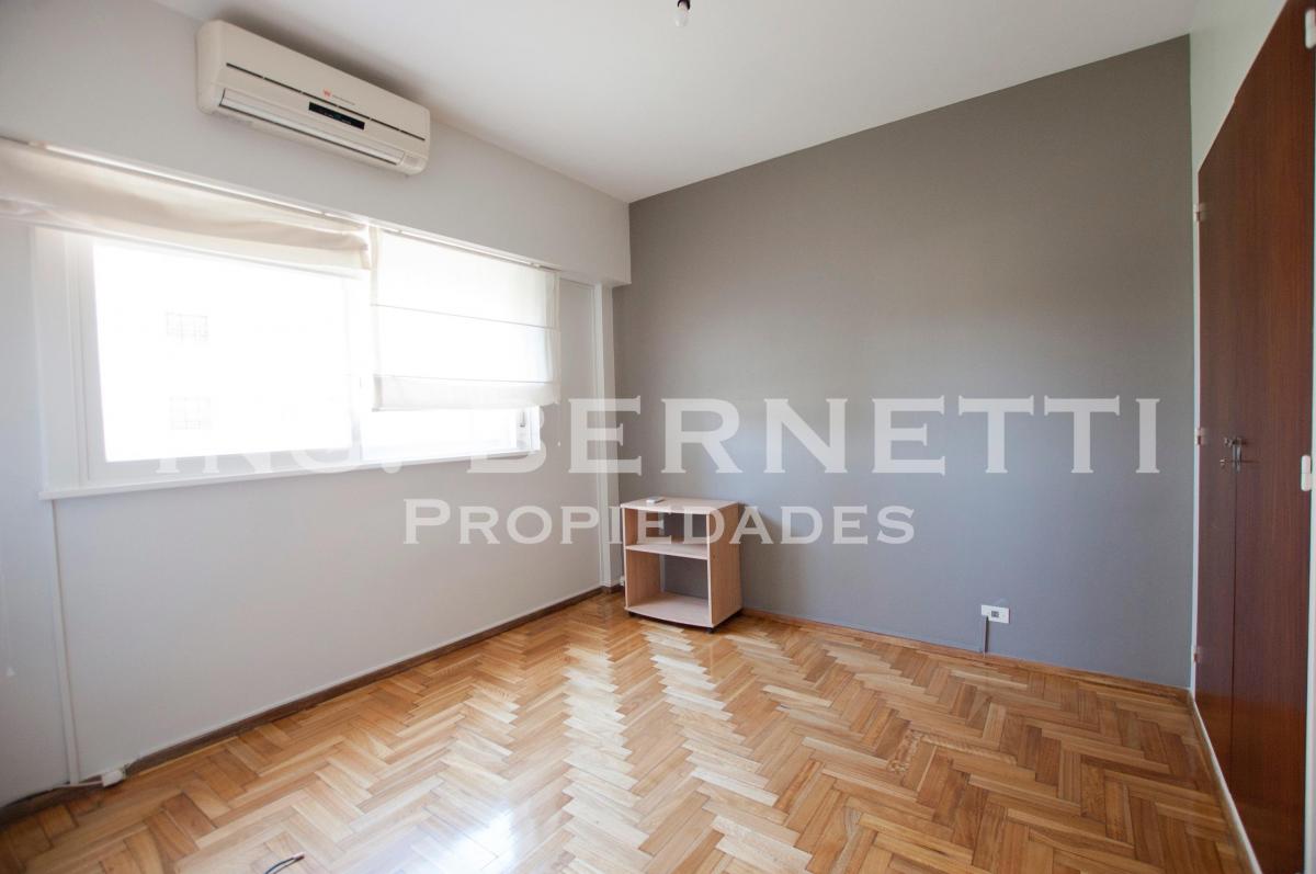 Excelente Semipiso 3 Ambientes c/ balcón - En lo mejor de Villa Urquiza -