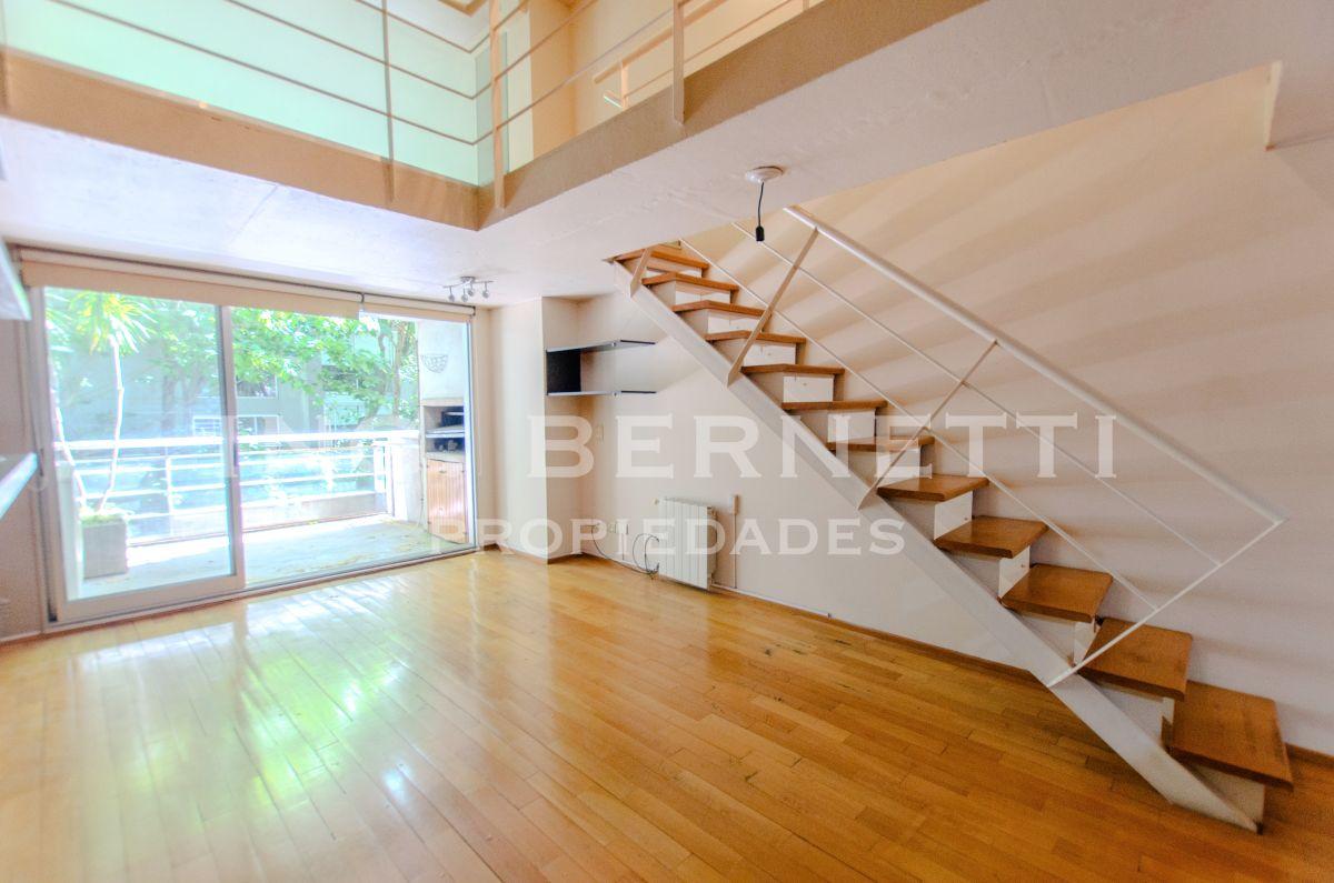 Departamento en dúplex al frente - 2 Ambientes + Escritorio - Bcón c/ parrilla - Excelente!