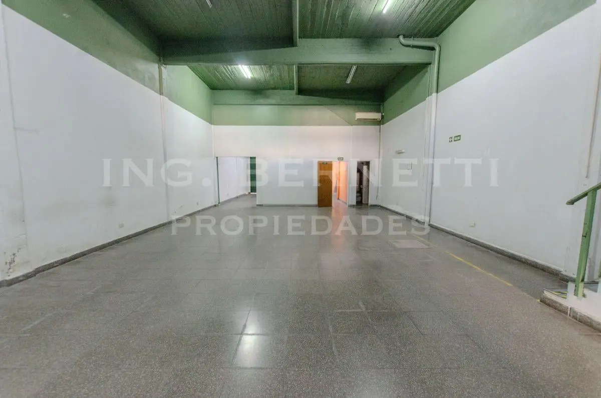 Impecable Galpón - Sobre 7,85 x 36 mts - Exc. ubicación sobre Avenida - 3