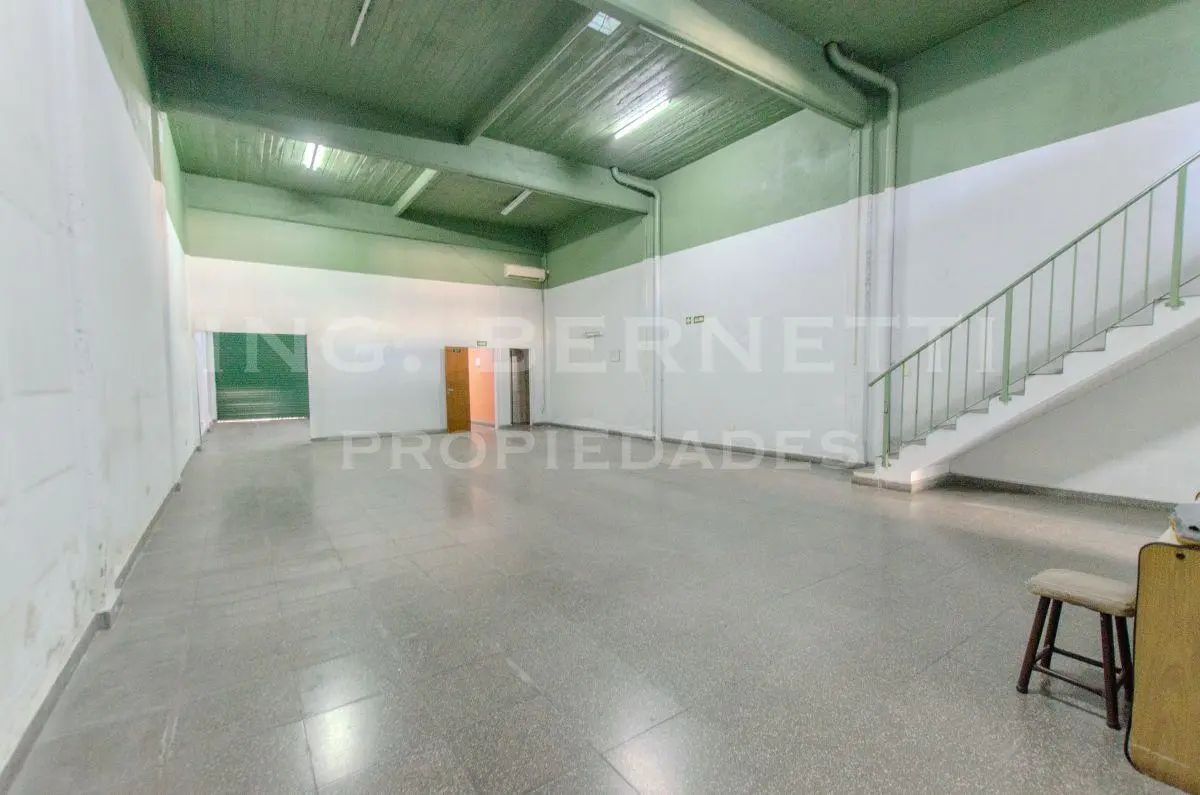Impecable Galpón - Sobre 7,85 x 36 mts - Exc. ubicación sobre Avenida - 5