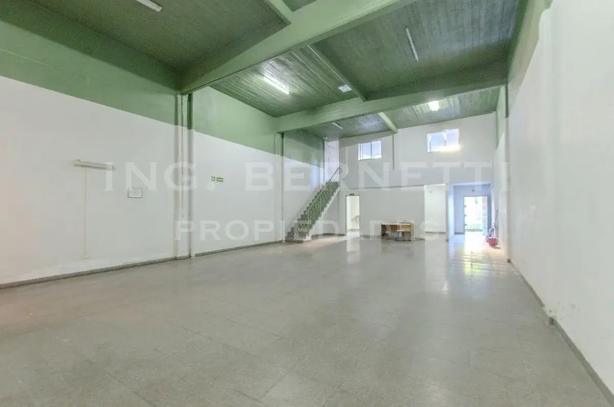 Impecable Galpón - Sobre 7,85 x 36 mts - Exc. ubicación sobre Avenida - 2