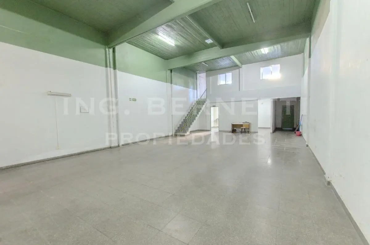 Impecable Galpón - Sobre 7,85 x 36 mts - Exc. ubicación sobre Avenida - 4