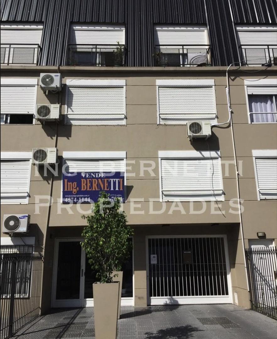 Departamento 2 ambientes al frente - Espacio guarda coche móvil - Excelente complejo