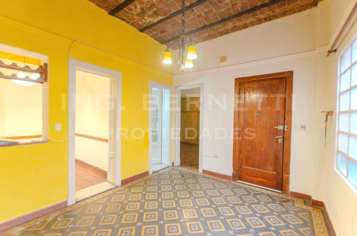 Tipo Casa 3 Ambientes al frente con entrada independiente - Muy buen estado - 4