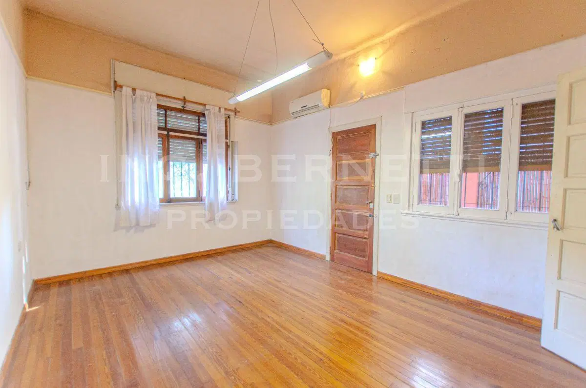 Tipo Casa 3 Ambientes al frente con entrada independiente - Muy buen estado - 5