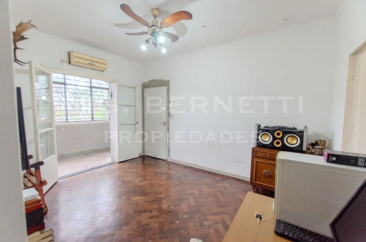 Departamento 3 Ambientes - Frente con balcón - Barrio Gral. San Martín - 1