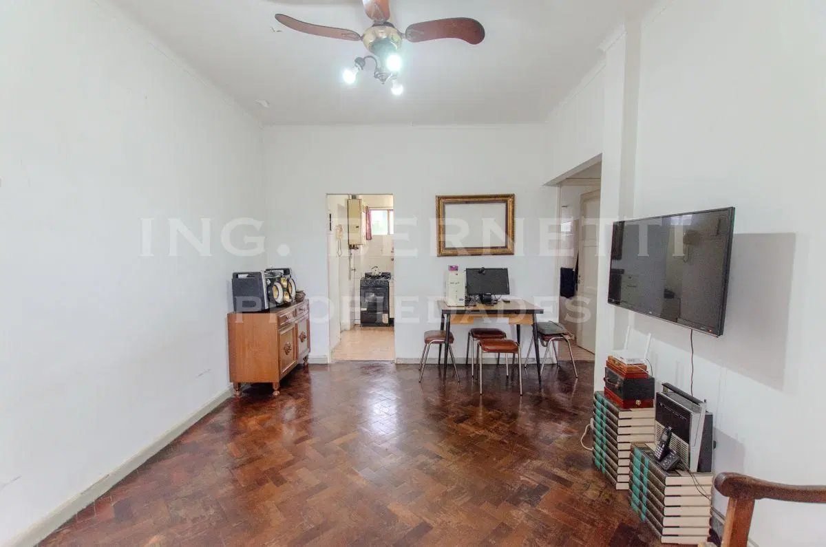 Departamento 3 Ambientes - Frente con balcón - Barrio Gral. San Martín - 3