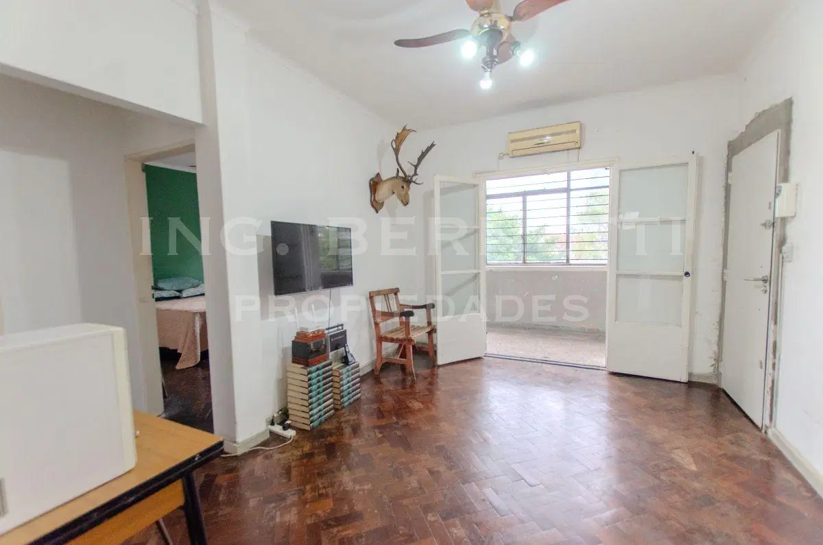 Departamento 3 Ambientes - Frente con balcón - Barrio Gral. San Martín - 2