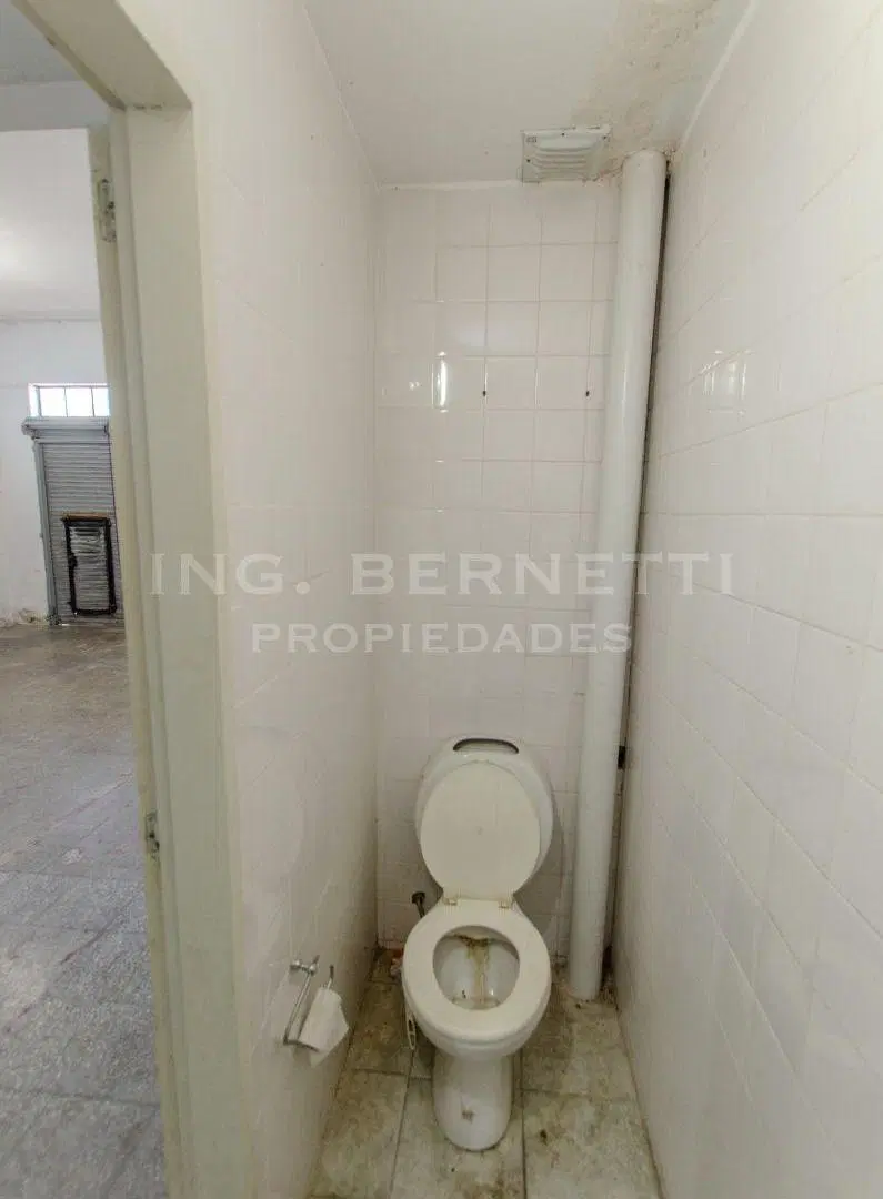 Excelente Depósito con oficinas - Muy buena ubicación - 1