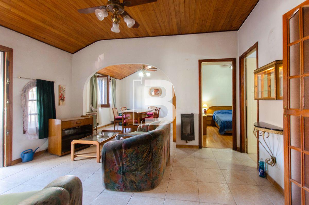 Foto de Chalet 3 ambientes con jardín y garaje - Excelente -, imagen 1