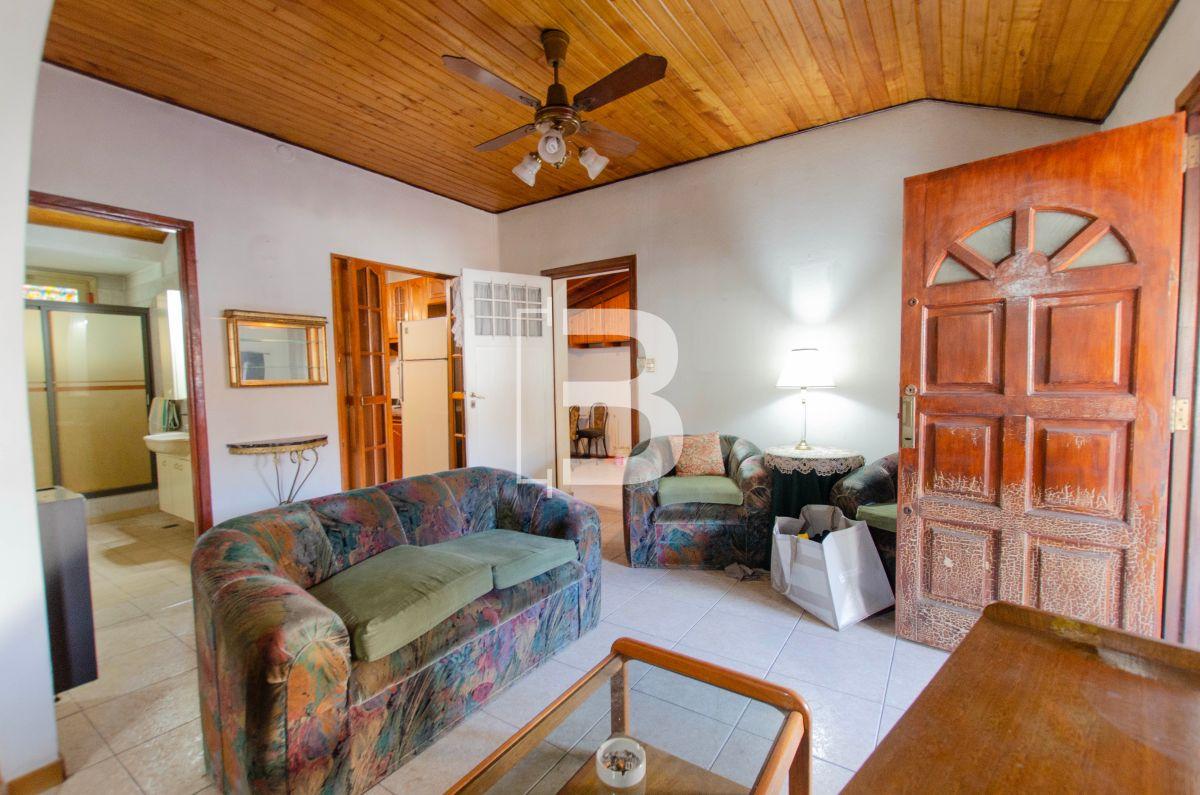 Foto de Chalet 3 ambientes con jardín y garaje - Excelente -, imagen 4