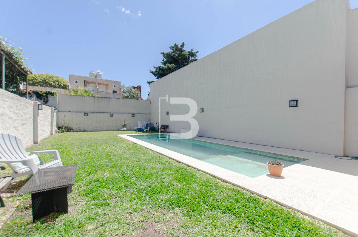 Foto de Hermosa Casa sobre lote 8,66 x 42 mts - Piscina - Garaje - Impecable -, imagen 1