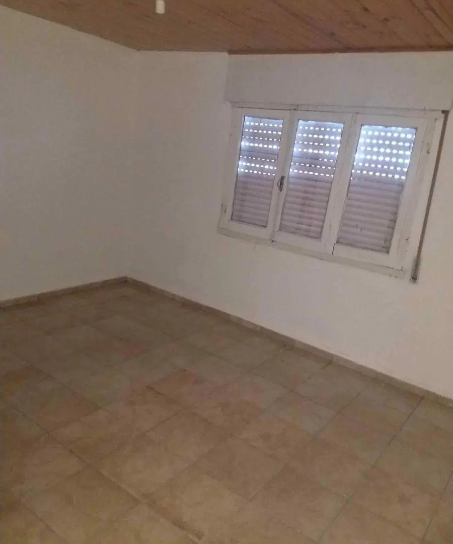 Casa 3 dormitorios con cochera, apta credito, Barrio Ferreyra.- 2
