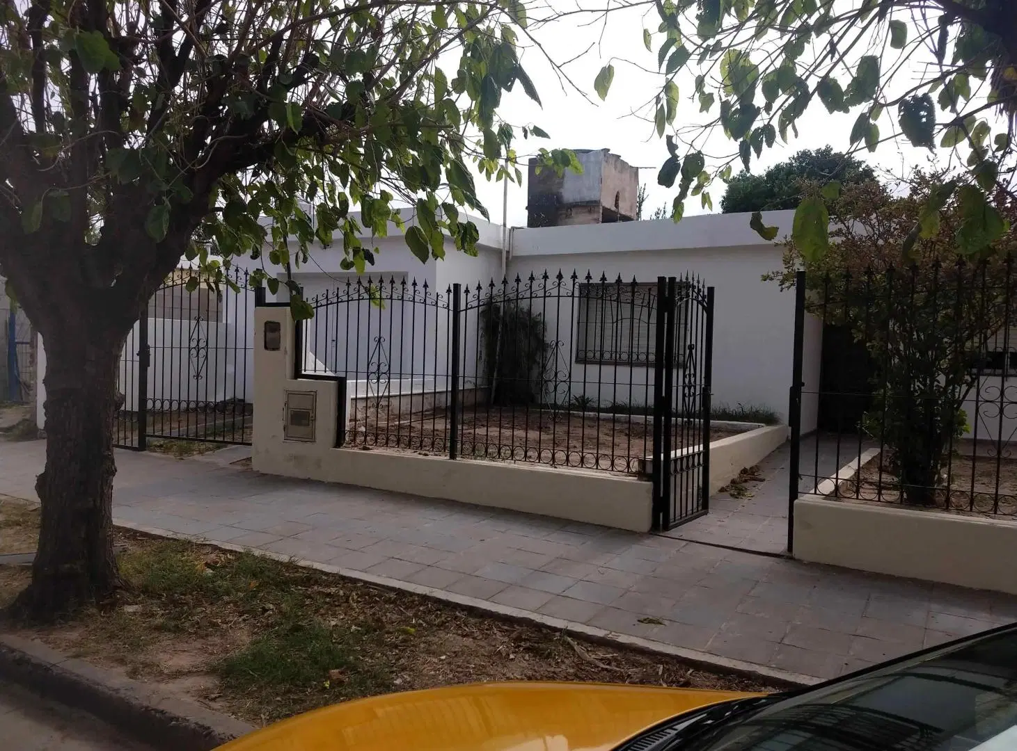 Casa 3 dormitorios con cochera, apta credito, Barrio Ferreyra.- 4