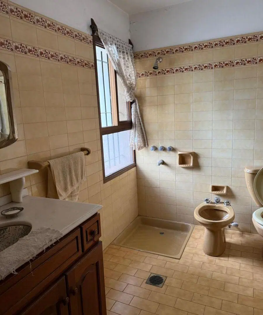 Oportunidad, Casa 4 dormitorios, zona centro, apta credito.- 4