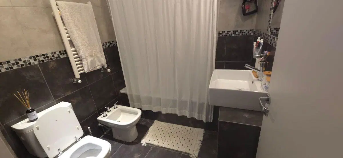Casa 4 dormitorios con cochera - Apta Credito Hipotecario. 4