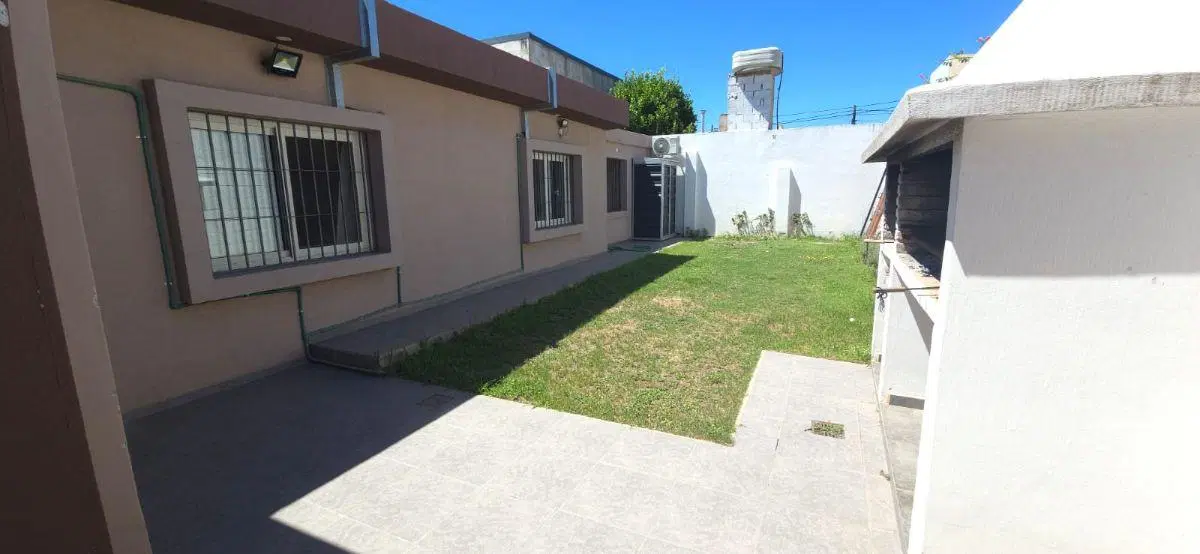 Casa 4 dormitorios con cochera - Apta Credito Hipotecario. 8