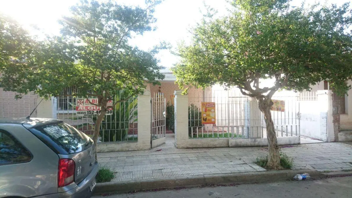 Casa 3 dormitorios con cochera - Los Platanos.- 8