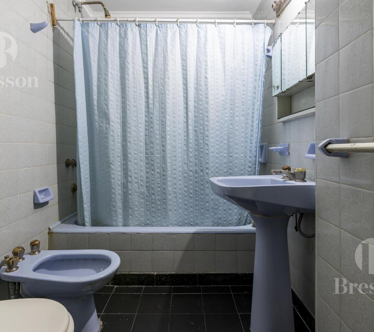 Departamento en Venta en Torre de Categoría con Cochera Fija y Seguridad - Retiro 5