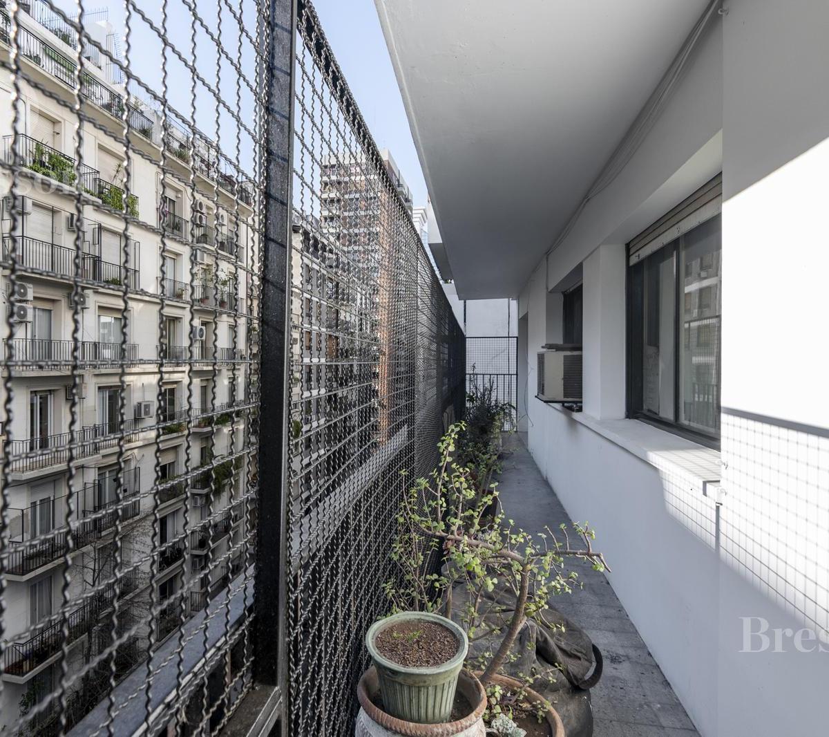 Departamento en Venta en Torre de Categoría con Cochera Fija y Seguridad - Retiro 4