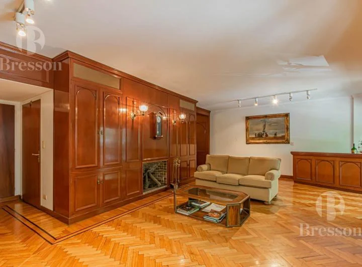 Piso en Av. Callao y Libertador con patio - Recoleta 1