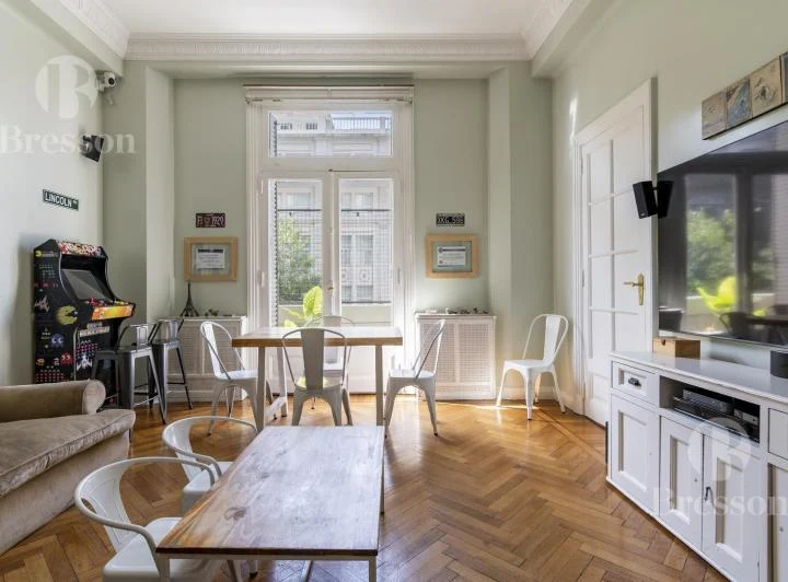 Espectacular depto Frances en venta en Recoleta. Esquina Callao y Cordoba elegante y lleno de luz 3