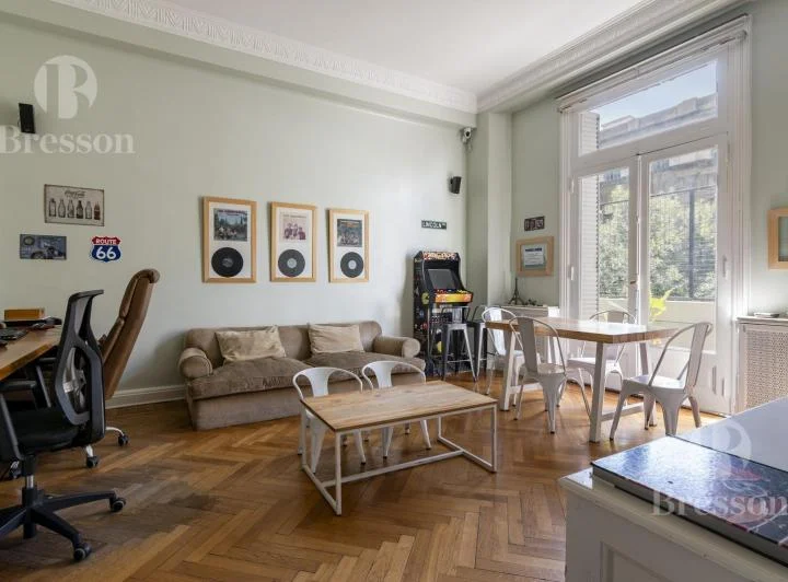 Espectacular depto Frances en venta en Recoleta. Esquina Callao y Cordoba elegante y lleno de luz 1