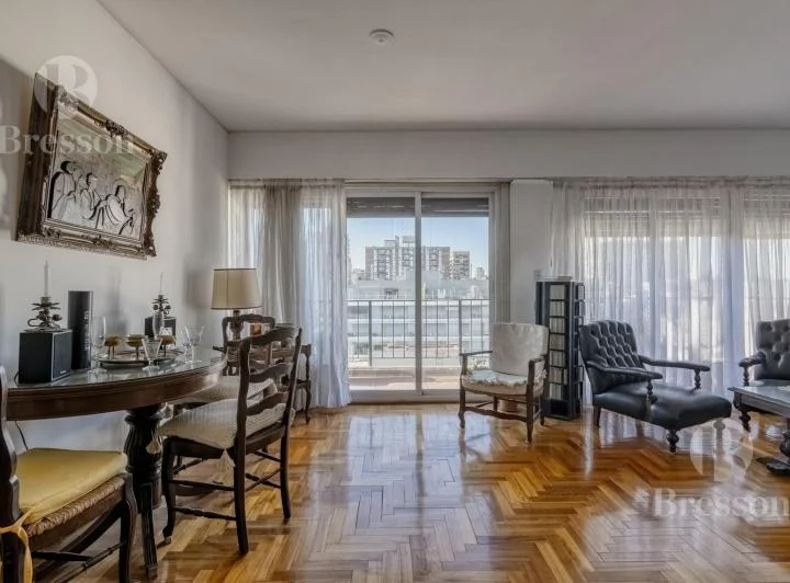 Excelente departamento, cinco ambientes, mucha luz, piso alto con cochera  y balcón. 2