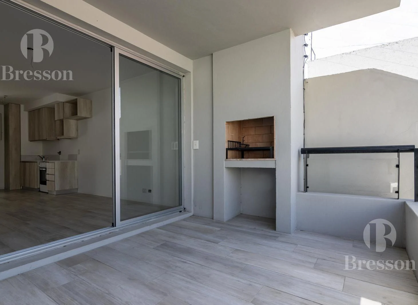 Departamento a estrenar con balcón, patio y parrilla
