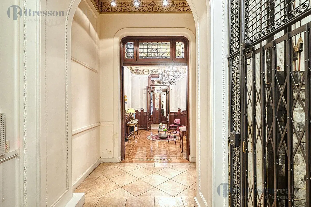 Oportunidad, Casa Art Deco 3 pisos en Recoleta 2