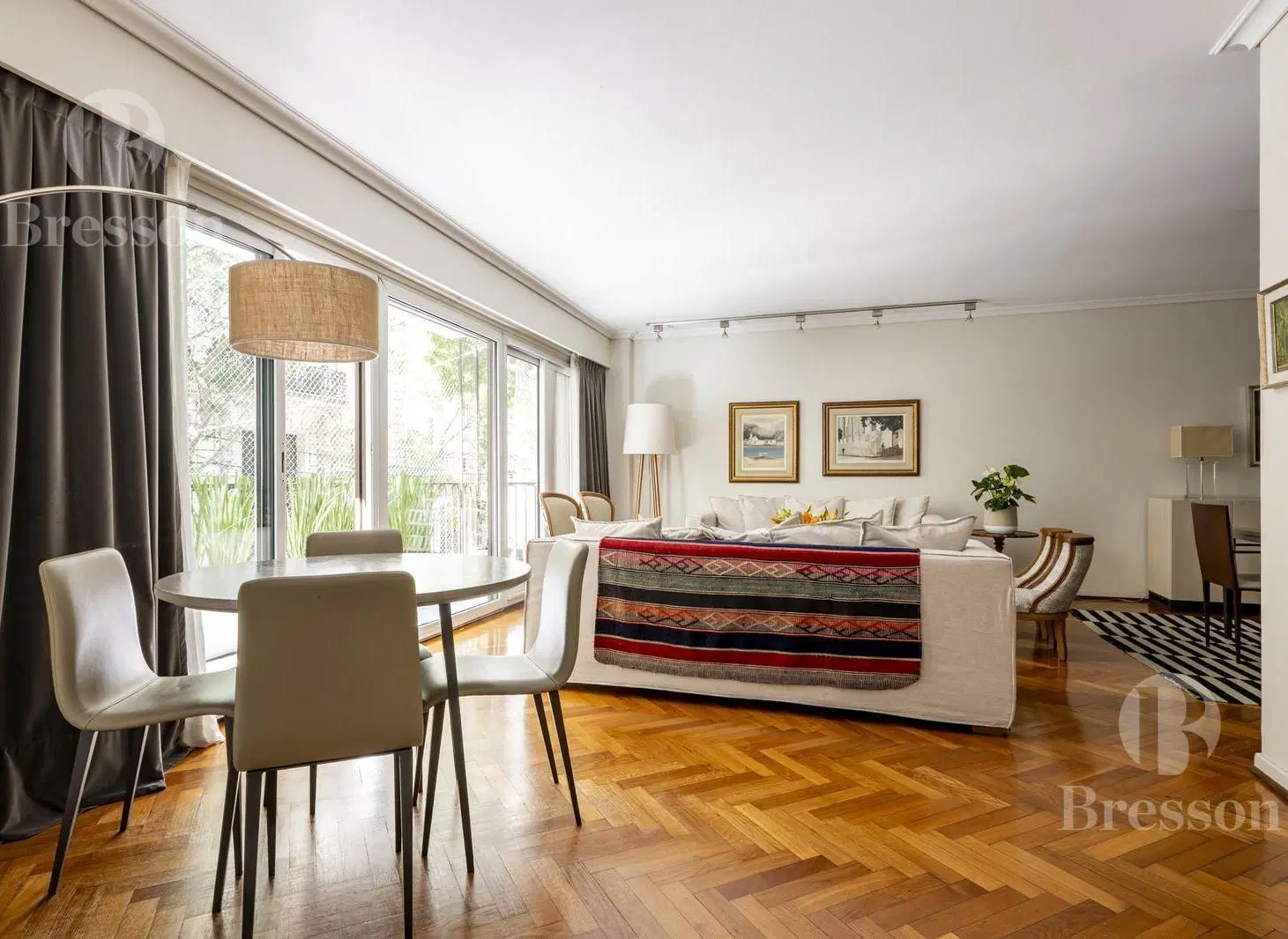 Departamento con patio en Uruguay y Arenales 4