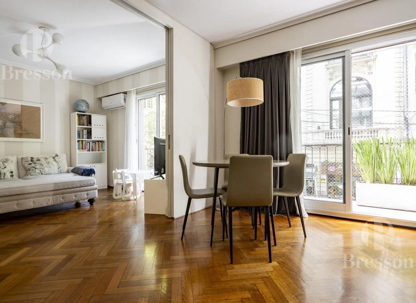 Departamento con patio en Uruguay y Arenales 3