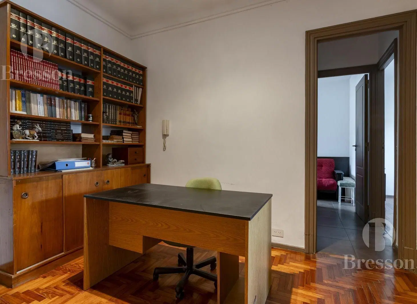Departamento impecable, todo luz, en edificio francés. 5
