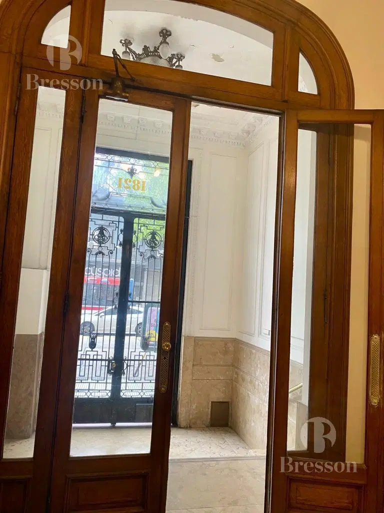 Oficina en  Santa Fe y Callao. Edificio emblemático. 2