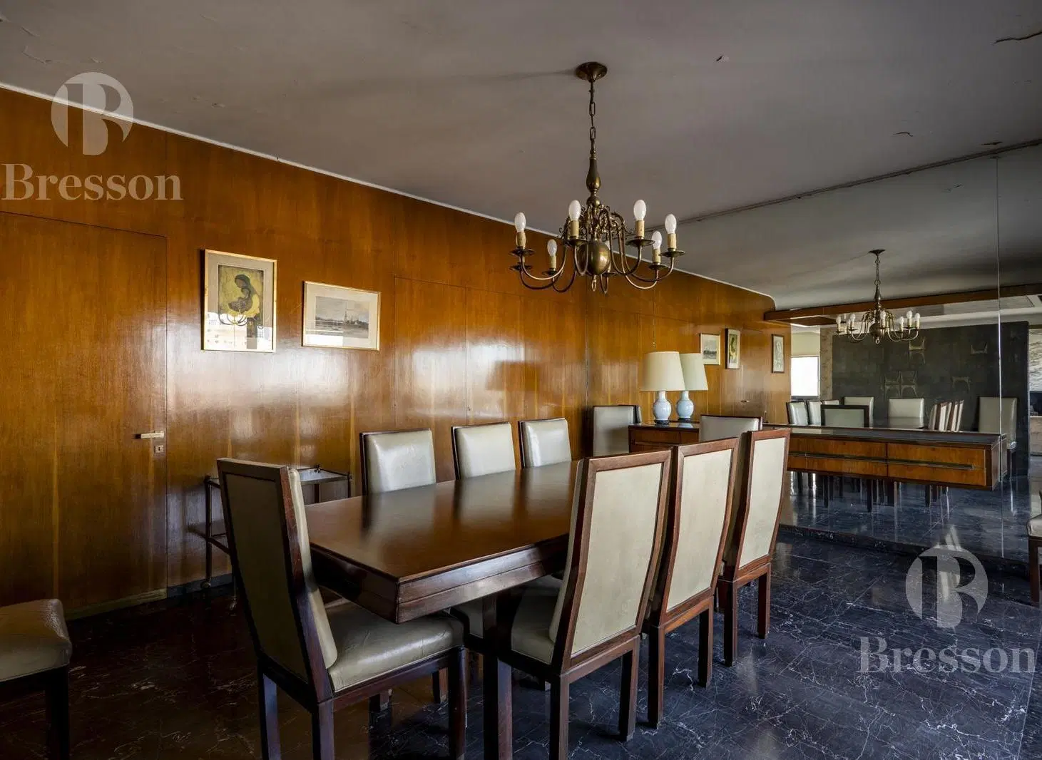 Excelente Departamento  sobre Calle Arroyo al  800, -entre Suipacha y Esmeralda- Piso alto, 5 ambien 2