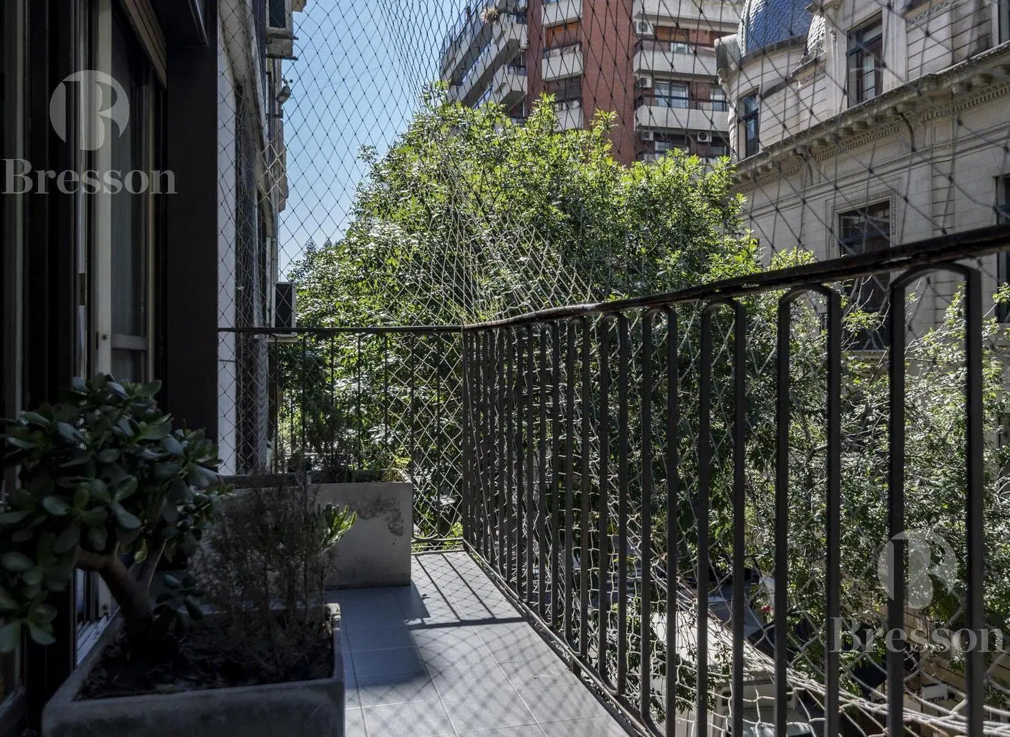 Departamento  de 4 ambientes a metros de la Plaza Vicente López 3