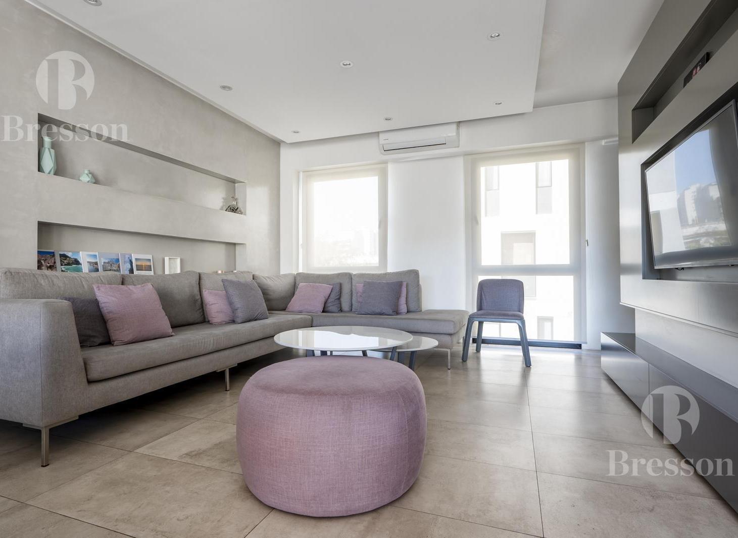 Foto de hermoso y unico 4 ambientes mas dependencia balcon terraza con parrilla, imagen 1