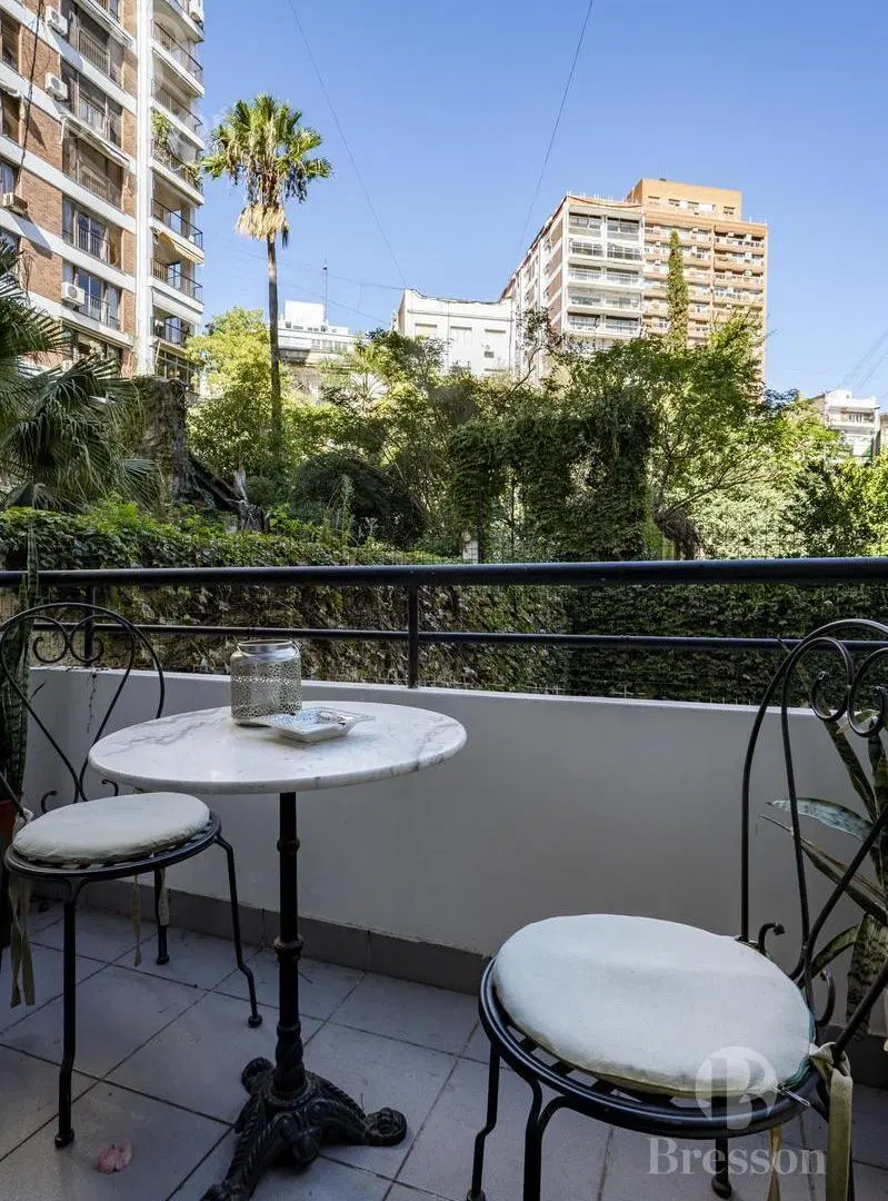 Departamento de 3 ambientes con dependencias en Recoleta 1