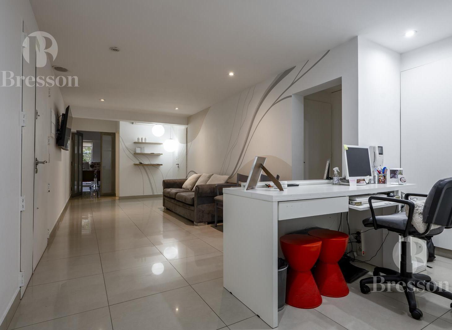 Foto de Consultorios/Oficinas a mts. del Hospital Alemán– Edificio moderno con, imagen 3