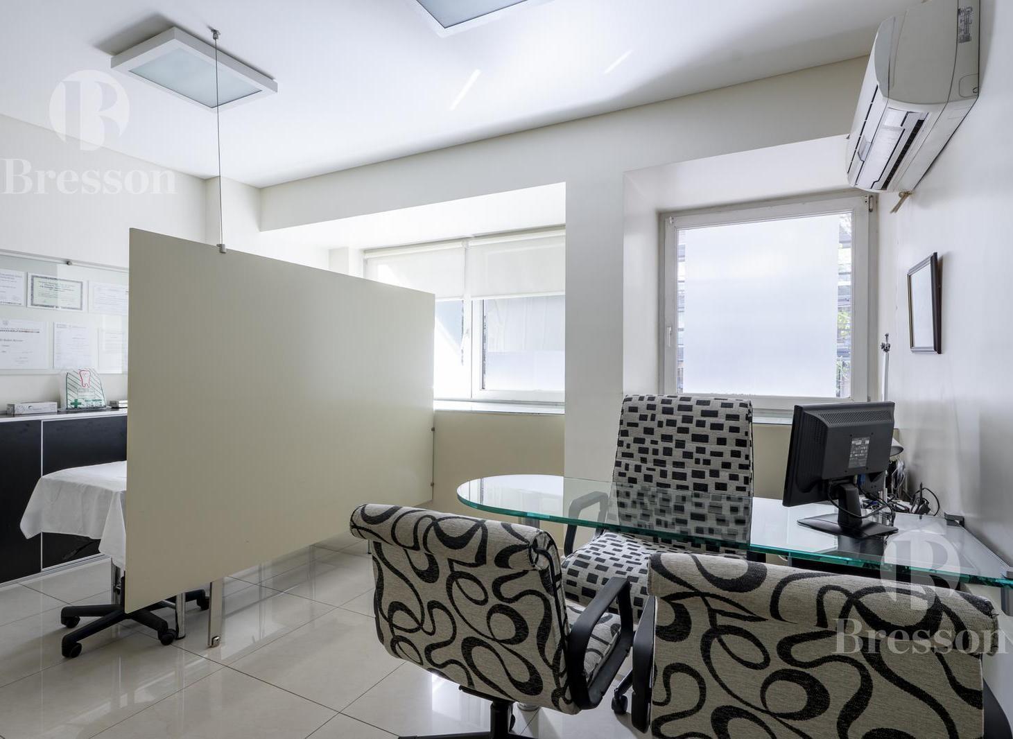 Foto de Consultorios/Oficinas a mts. del Hospital Alemán– Edificio moderno con, imagen 4