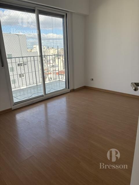 Foto de Departamento de tres ambientes con cochera en venta, imagen 1
