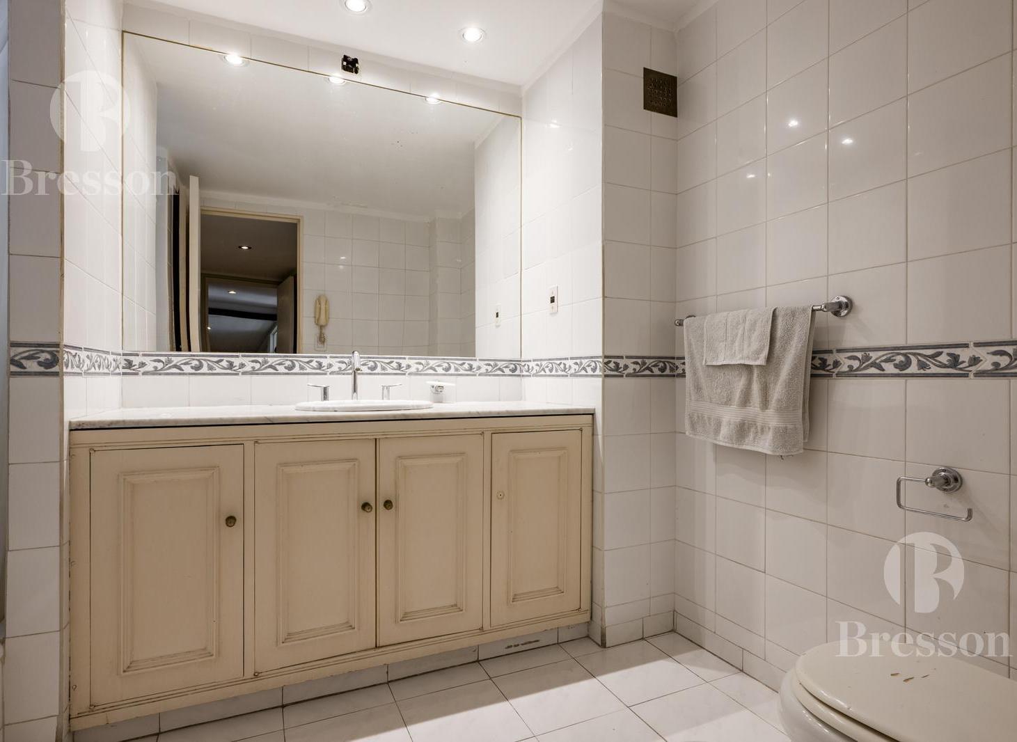 Foto de Departamento en venta de 4 ambientes con dependencia y cochera en, imagen 2