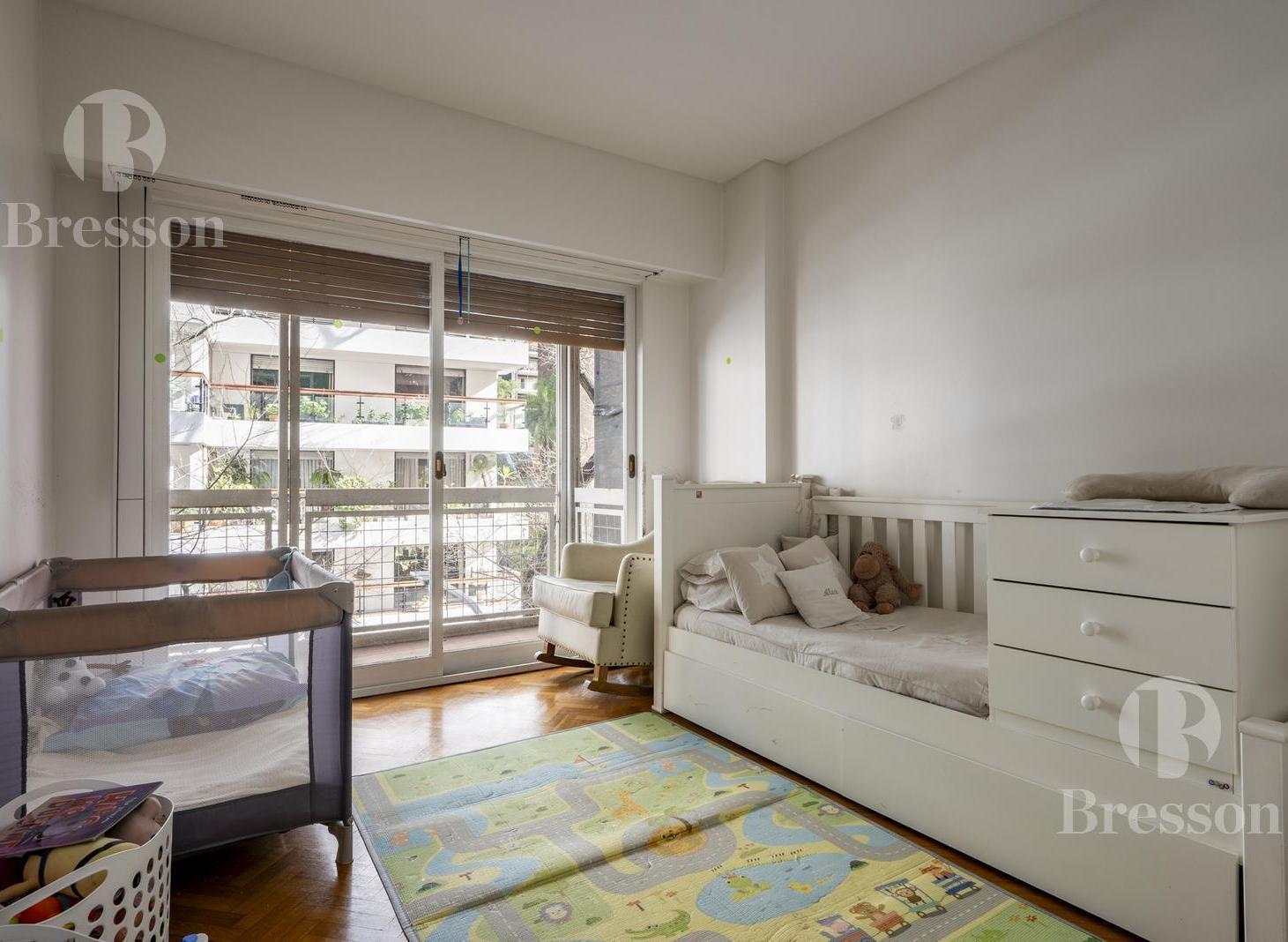 Foto de Departamento en venta de 4 ambientes con dependencia y cochera en, imagen 1