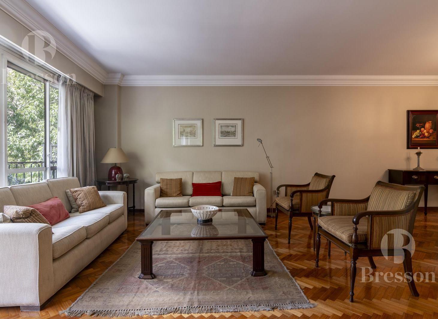 Foto de Departamento de 4 ambientes a metros de la Plaza Vicente López, imagen 1