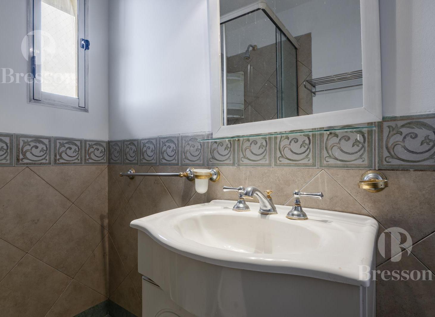 Foto de Departamento de tres ambientes con cochera en venta, imagen 4