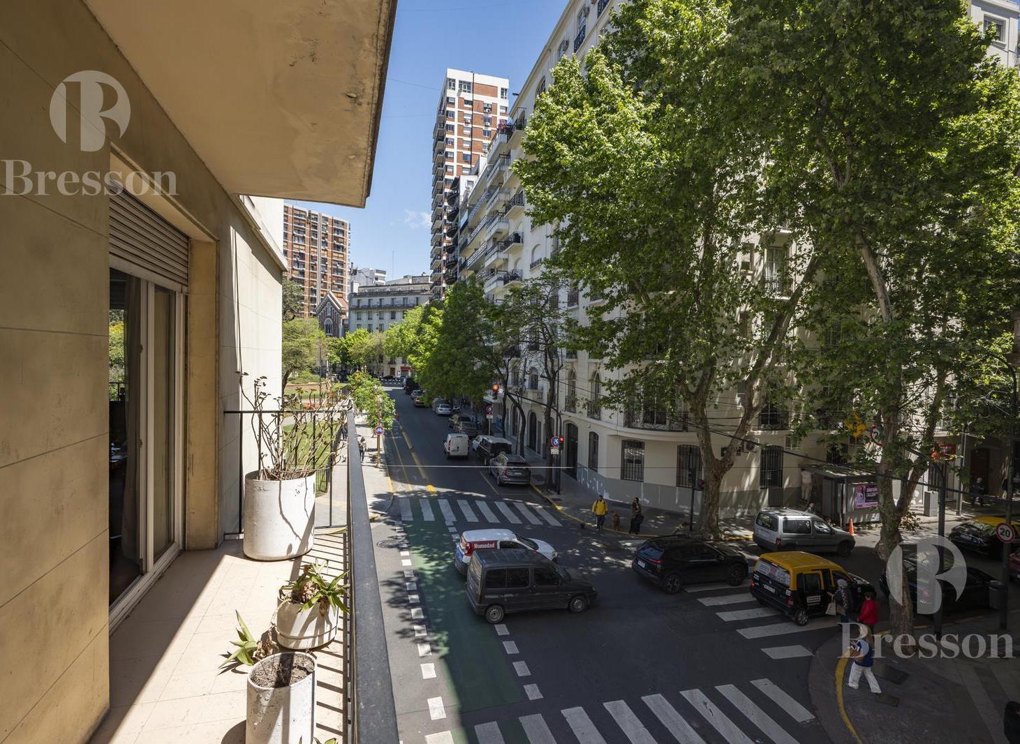 Foto de Piso de categoría en esquina frente a Plaza Vicente López, imagen 4