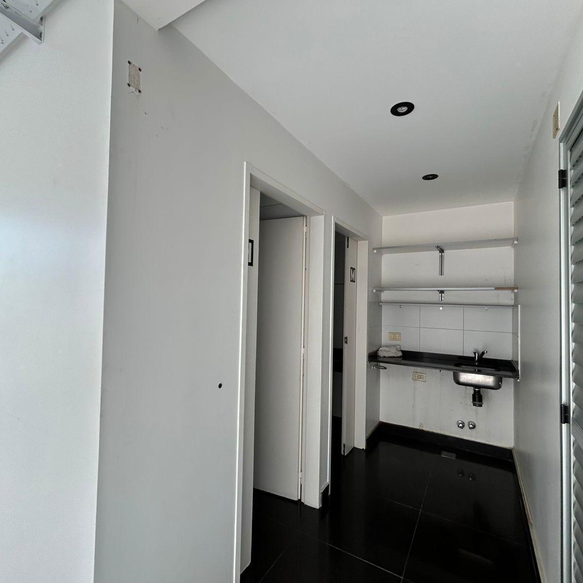 Foto de OFICINA EN VENTA Piso de 110m - Av Cabildo 4400, imagen 2