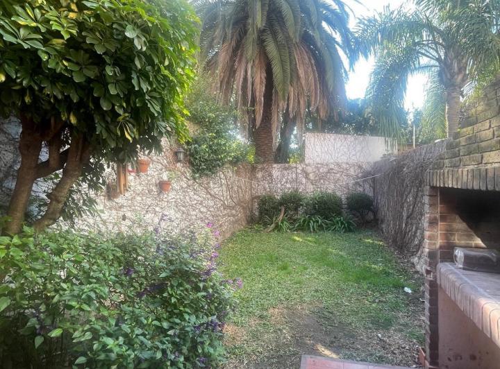 ALQUILER 5amb Triplex c/jardin y cochera 3