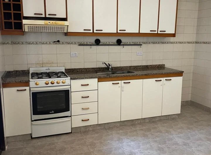 ALQUILER 5amb Triplex c/jardin y cochera 1